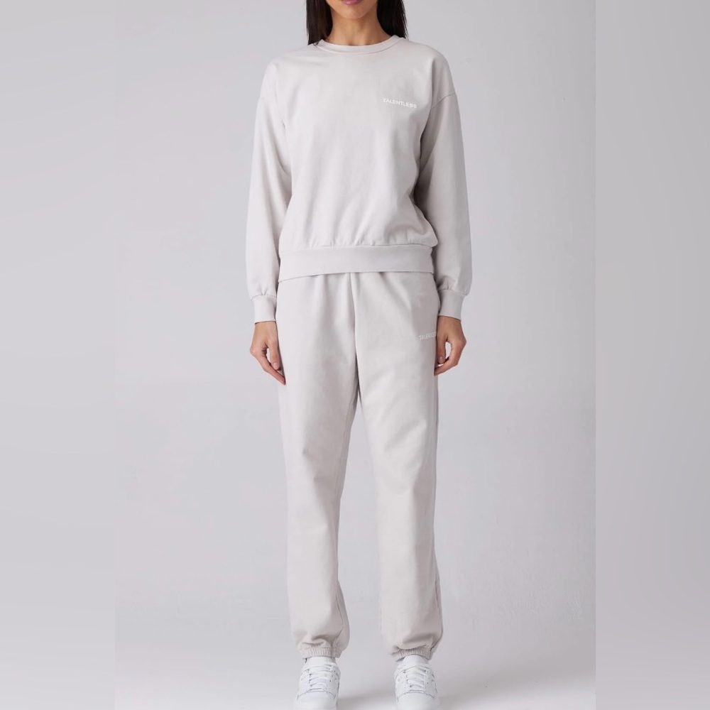 Talentless - Women’s Lightweight crewneck and sweatpants - Cement, Size small